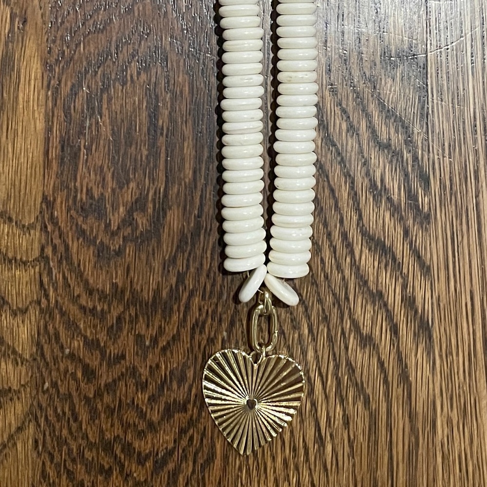 Virtue heart necklace gold heart charm-white/cream beads! Valentine’s Day perf!